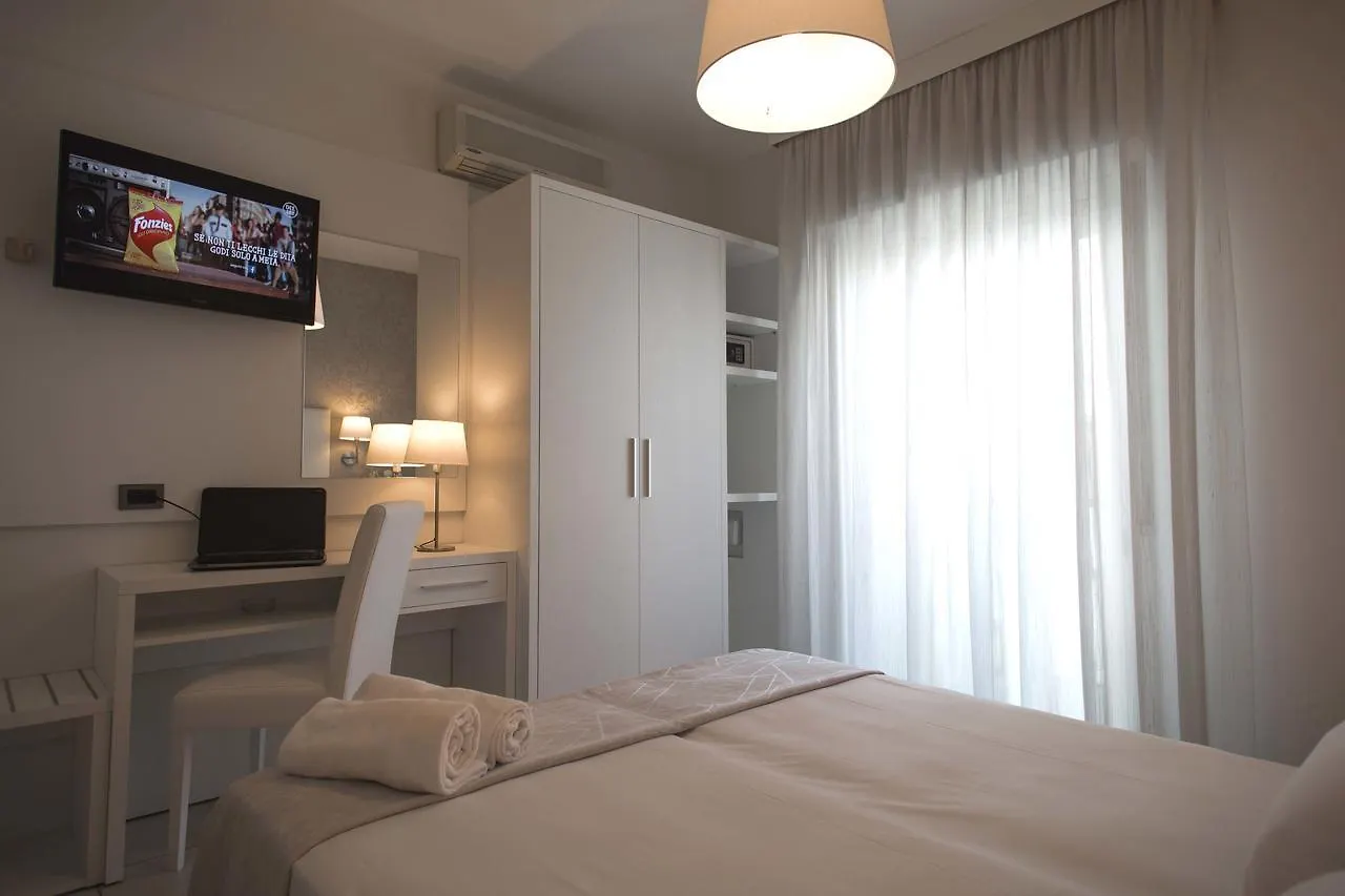 Hotel De Londres Riccione 3*,
