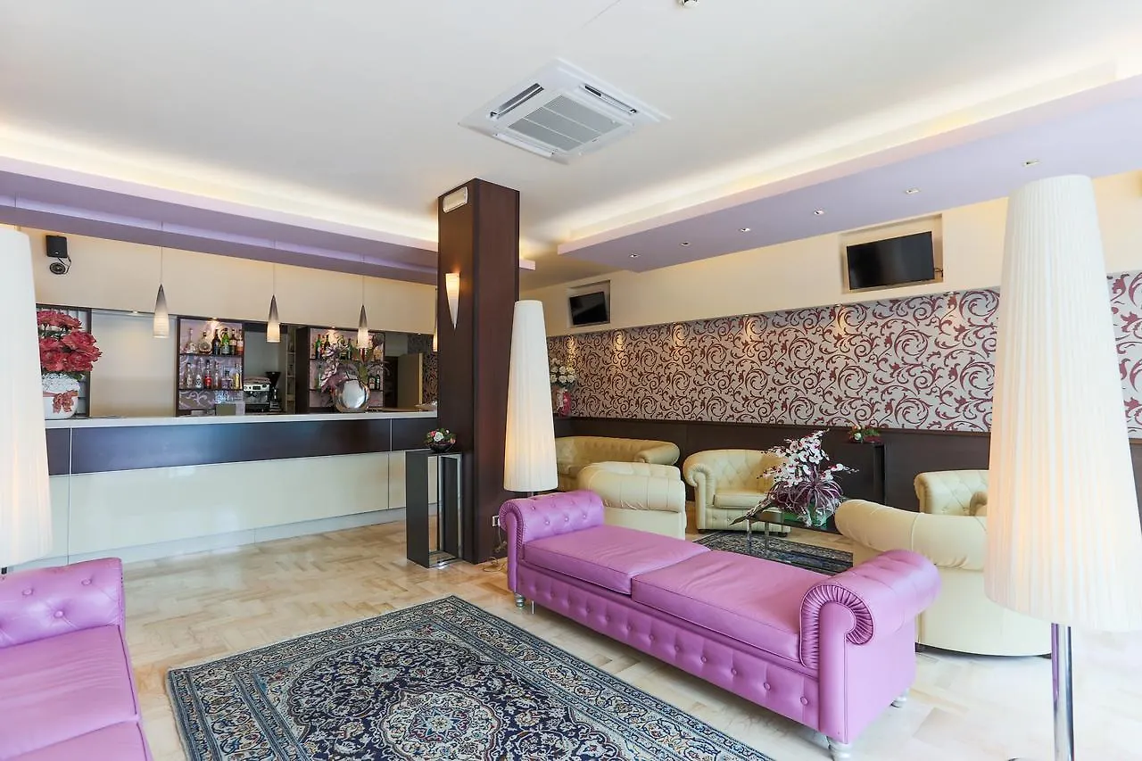 Hotel De Londres Riccione 3*,