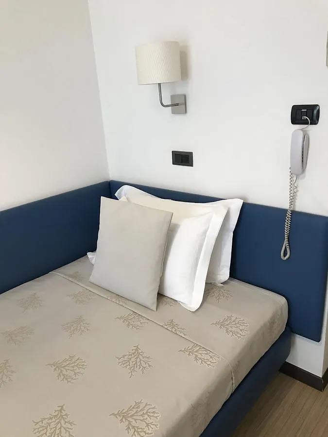Hotel De Londres Riccione 3*,