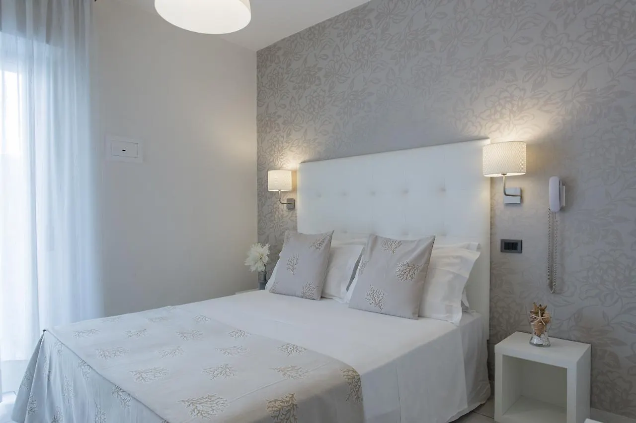 Hotel De Londres Riccione 3*,  Italia